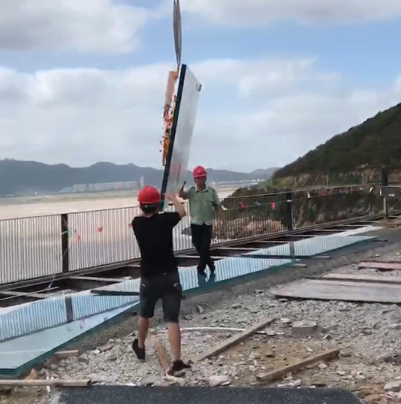 玻璃棧（zhàn）道（dào）安裝